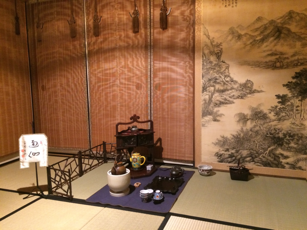 煎茶　文人趣味　玉露　新茶　宇治茶　大和茶　日本茶サロン　kintetsuコミュSALON　奈良　なら　nara　三五夜　三五屋　さんごや　sangoya　隠れ家　サロン　茶の湯　茶道　煎茶道　煎茶道体験　煎茶道教室　教室　和の稽古　お稽古　習い事　茶会　月釜　濃茶　各服点て　薄茶　上生菓子　干菓子　和菓子　ほっこり　のんびり　奈良の秘密スポット　JR奈良　奈良駅　旧奈良駅駅舎　駅前　駅近　徒歩2分　徒歩圏内　古民家　古民家リノベーション　改装　和室　大正レトロ　レトロモダン　料亭　茶室　にじり口　小間　広間　座敷　茶事　表千家茶道　表千家茶道教室　古典　奈良市三条町　伝統　茶道具　初心者歓迎　イベント　 近鉄百貨店　kintetsu 近畿日本鉄道　近鉄電車　近鉄あべのハルカス本店　あべのハルカス　ハルカス　近鉄百貨店アプリ