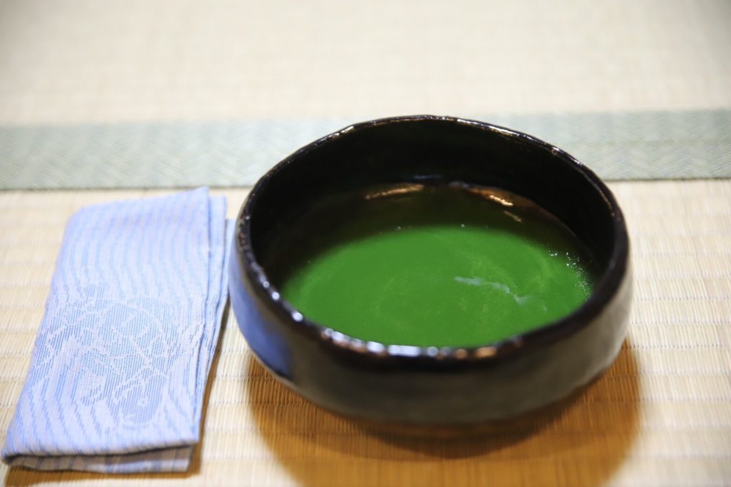 奈良 茶道 体験 nara 三五夜 さんごや 三五屋 茶会 茶室 隠れ家 にじり口 炭 炉 掛軸 椿 ツバキ 茶道具 JR奈良駅 駅前 月釜 徒歩圏内 奈良県 奈良市 三網田 濃茶 薄茶 続き薄 茶花 生花 待合 祇園祭山鉾の短冊と菊水鉾の粽飾り 本席 軸 瀧 一行 福本積應和尚筆 香合 了々斎好み 扇香合 二百の内 花 禁花 朝顔 花入 太公望の故事に見立てて 眉土風炉に雲龍釜 割蓋荒磯水指 登竜門の故事になぞらえ 濃茶 茶入 島物大大海 袋 長緒帯古裂 茶杓 梓弓写 銘 細太刀 無適斎作 筒箱共 茶碗 主 黒楽大平茶碗 副 黒楽しおげ茶碗 数茶碗 黒釉天目茶碗 薄茶 茶器 雪月花溜棗 兼中斎在判 共箱 雪溶けて 月を映し 花を運ぶ 茶碗 主 なまこ釉茶碗 替 寄せ茶碗 数茶碗 安南絞手茶碗 小峠丹山作 くじとらずの遊び 濃茶 金輪 丸久小山園詰 薄茶 涓滴岩おも穿つ 幽玄 同 主菓子 萬々堂道則 滝津瀬 三五夜アレンジ 銘 飛龍 干菓子 同 流水 甘音屋 笑美玉 琉球朝顔 朝顔 あさがお 大河内夏樹 ガラス作家 掛花 氷柱 表千家 灰型 鱗灰 眉土風炉 長緒 仕覆 奈良県 奈良市 小寄せ茶会 大寄せ茶会 少人数制 完全予約制 奈良で話題 新名所