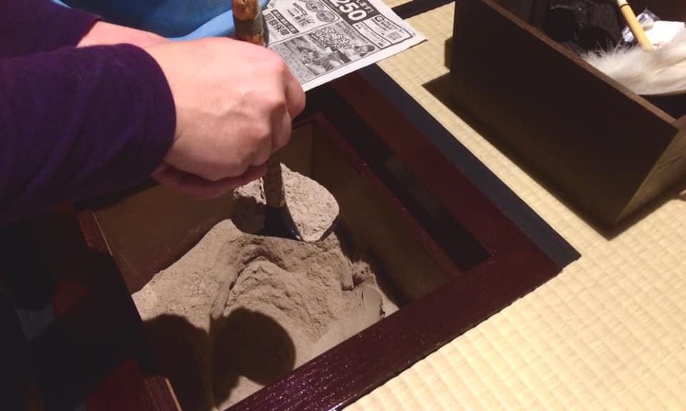 奈良 なら nara 三五夜 三五屋 さんごや 隠れ家 茶室 茶道 茶の湯 お茶 月釜 茶会 炉 釣釜 朝鮮風炉 畠春斎 雲龍釜 灰 茶家 灰仕舞い 炉仕舞い 灰の作り方 茶道教室 表千家 教室 煎茶道 煎茶道体験 煎茶体験 玉露 灰匙 助炭 焦げ縁 溜塗 桐 炉壇 三条町 JR奈良 近鉄奈良 徒歩2分 徒歩圏内 少人数 事前予約 完全予約制 プライベートサロン 個室使用 スペース貸し 和の空間 レンタルスペース スタジオ 撮影 写真 カメラ 撮影 三網田