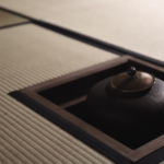 奈良　なら　nara 奈良市　奈良県　月釜　茶会　月釜　茶の湯　茶道　お茶　茶席　小寄せ　大寄せ　大茶会　炉開き　炉　風炉　茶室　にじり口　濃茶　薄茶　続き薄　上生菓子　和菓子　干菓子　丸久小山園　金輪　口切り　茶碗　赤膚焼　正倉院展　奈良国立博物館　秋　秋の奈良　観光　Gotoトラベル　Gotoキャンペーン　旅行　観光　紅葉　もみじ　銀杏　イチョウ　東大寺　南大門　興福寺　五重塔　若草山　鹿　三五夜　三五屋　さんごや　古美術　サロン　JR奈良　駅前　徒歩2分　近鉄奈良　徒歩圏内　錦秋　三条町　三網田　三条通り　春日大社　御蓋山　奈良盆地　風景　写真　カメラ