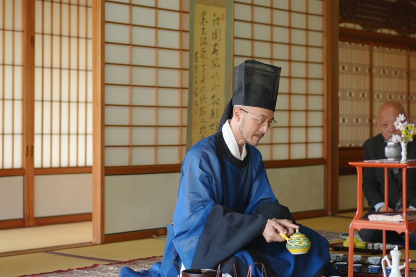 奈良 なら nara
奈良市 ならまち
珠光茶会 奈良町にぎわいの家
茶会 煎茶会
煎茶 お茶
茶道 茶室
煎茶道具 旧正月
春節 山水画
文人画 明王朝
漢服
三五夜 さんごや
煎茶体験 奈良駅
jr奈良 駅前
徒歩2分 #古民家
趣向茶会 しゅこう 月釜 茶会 小寄せ茶会 小間 にじり口 本格的 茶道 茶の湯 茶事 茶道具 薄茶器 奈良道具 練釜 茶会 小寄せ茶会 小間 にじり口 本格的 茶道 茶の湯 茶事 茶道具 薄茶器 奈良道具 奈良 なら nara 奈良市 奈良県 三五夜 三五屋 さんごや sangoya 古民家 日本家屋 隠れ家 茶室 いじり口 小間 広間 月釜 茶会 お茶会 イベント 冬の奈良 奈良観光 お茶 茶の湯 抹茶 茶道教室 表千家 流派問わず 事前予約制 完全予約制 小寄せ茶会 大寄せ茶会 中止 座敷 書院 付書院 床の間 八畳間 書院の茶 武家茶道 古美術 骨董 アンティーク 茶道具 古美術店 骨董店 茶道具店 買取り 畳 釣り釜 濃茶 薄茶 上生菓子 和菓子 干菓子 稽古 貸出し 貸スペース 貸教室 JR奈良 徒歩2分 奈良市三条町 三網田 障子 雪見障子 数寄屋造り 茶庭 庭 坪庭 ならまちセンター 茶道教室 表千家 表千家茶道教室 教室 お稽古 お稽古場 習い事 和の習い事 和のお稽古 伝統文化 玉露 真清水蔵六 葉盆 鎌倉彫 茶托 錫 古錫 木瓜型茶托 魚子彫り 金工 清代 中華民国 台湾茶 中国茶 茶芸 姫路文学館 望景亭 GALLERYとーく 大橋ひろ美 みせばやな 茶会 桜 観桜会 姫路城 姫路市 奥島圭二 ガラス ガラス作家 アート Teateaceremony tea 嘉集庵 ペーズリー カシミール織 カシミールショール 茶具敷 煎茶道具 黄檗山 萬福寺 直翁 玉露 煎茶席 煎茶会 煎茶道 杭州棚 やなぎのにわ京菓子店 干菓子 手力盆 根来塗 室礼 しつらえ しつらえ師 茶花 貝母 バイモユリ 雪柳 ユキヤナギ 明代 衣装 装束 時代衣装 文人 文人趣味 煎茶室 白浜久美子 写真家 フォトグラファー photographer