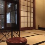 奈良　なら　nara 奈良市　三五夜　さんごや　三五屋　sangoya　隠れ家　古民家　和室　茶道　煎茶道　茶の湯　お茶　煎茶　玉露　煎茶道体験　体験　奈良観光　名所　和のお稽古　お稽古　習い事　教室　伝統文化　お点前　茶櫃　茶びつ　煎茶道具　茶道具　徳大寺実則　西園寺公望　住友春緑　眠雲臥石　文人趣味　文人　掛軸　床の間　いけばな　レンギョウ　サクラ　れんぎょう　さくら　春の奈良　花の名所　売茶翁　奈良県　JR奈良　徒歩2分　駅前　近鉄奈良　徒歩圏内　三条通り　三条町　三網田　骨董屋　茶道具店　アンティークショップ　完全予約制　事前予約制　予約制　個室　プライベートレッスン　なごみ　ほっこり　のんびり　