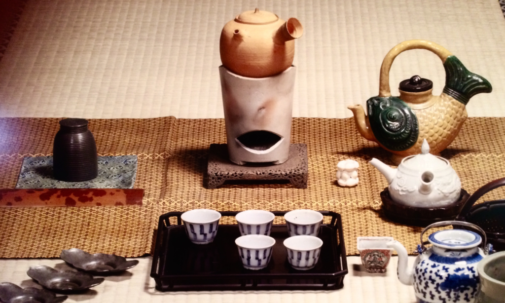 奈良　なら　nara 三五夜　三五屋　さんごや　隠れ家　煎茶道　煎茶　お茶　茶道　茶の湯　煎茶道具　文人　文人趣味　書画　文房具　文房四宝　黄檗三筆　隠元　木庵　即非　費隠　青木木米　宜興　急須　具輪玉　硯　端渓　康熙帝　永楽保全　永楽　富岡鉄斎　中島菊斎　早川尚古斎　浦上玉堂　西村清狂　呉春　中林竹洞　山本梅逸　中京南画　南画　南宗画　山水　山水画　中京画壇　中国画　掛軸　覚々斎　熊谷守一　小川芋銭　太田垣蓮月　景徳鎮　諏訪蘇山　斑竹　仙媒　茶合　虎屋　羊羹　和菓子　老舗　菓子器　黒川正広　水注　餛　淡交　如水　荘子　老荘思想　ボーフラ　御所柿　涼炉　茶銚　売茶流　　田畑卣仙窟　坐魚荘　西園寺公望　住友友純　住友春翠　明治村　煎茶会　文人花　文人生　則天流　茶室　月釜　煎茶体験　煎茶道体験　奈良市　奈良県　名古屋　愛知県陶磁美術館　セラミアム　松月流　JR奈良　近鉄奈良　駅前　徒歩圏内　徒歩2分　三網田　瓦硯　始皇帝　阿房宮　木村定三　コレクション