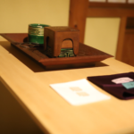 奈良　nara 三五夜　さんごや　三五屋　茶会　茶事　茶室　隠れ家　にじり口　炭　炉　お茶　茶道　濃茶　薄茶　続き薄　灰　　椿　ツバキ　令和二年　R奈良駅　駅前　月釜　徒歩圏内　奈良県　奈良市　三網田　珠光茶会　茶の湯　イベント　月釜　聞香　香　香道　香道具　香点前　七事式　一ちゅう聞　一炷聞　沈香　伽羅　真南蛮　寸聞多羅　白檀　ニューカレドニア　香水　香木　冬　冬の奈良　奈良の見どころ　村田珠光　趣向　