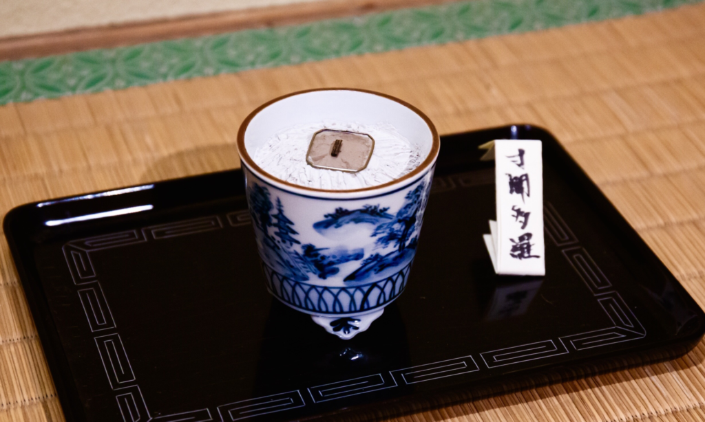 奈良 なら nara 奈良県 奈良市 イベント 珠光茶会 三五夜 さんごや 三五屋 隠れ家 茶室 にじり口 茶会 茶席 月釜 茶道 茶の湯 表千家 濃茶 続き薄 各服点 丸久小山園 椿 つばき ツバキ 加茂本阿弥 白椿 花入れ 古鉄 大西浄林 初代 釜師 大西清右衛門 釜座 寛永 中村宗哲 八代 八代宗哲 井伊宗観 木杓 古梅 茶入れ 木村一陽 一陽窯 備前焼 仕覆 荒磯 主菓子 上生菓子 萬々堂通則 練切 さきがけ 梅 干菓子 鶴屋徳満 奈良之香 寛永堂 丹波黒豆 三種盛り 香道 お香 香 沈香 伽羅 真南蛮 寸聞多羅 五味六国 一ちゅう聞 聞香杯 染付 中宮寺 中宮寺門跡 日野西光尊 日野西 大和尼門跡 大和三尼門跡 尼門跡 法華寺 円照寺 一華開五葉 掛軸 有栖川裂 本金襴 一文字 中廻し 丸釜 利休型 炉 蓋置 奈良絵 赤膚焼 古瀬堯三 人気茶会 少人数 ほっこり ゆったり なごみ 流派問わず JR奈良駅 近鉄奈良駅 徒歩圏内 三条通り 三網田
山田松香木店 松栄堂