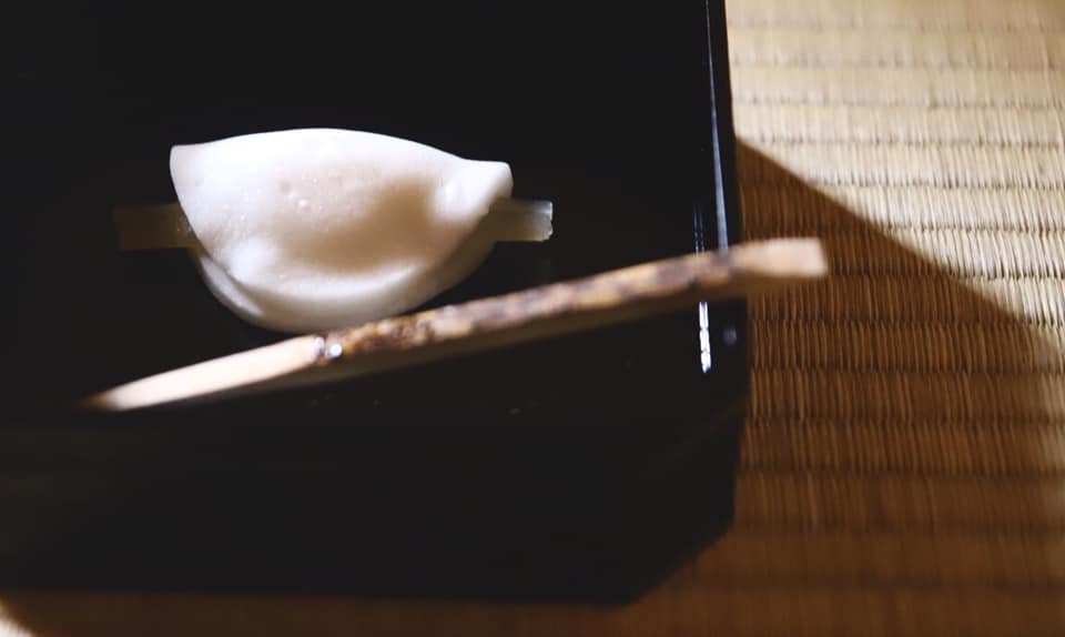 奈良 なら nara 奈良市 三五夜 三五屋 さんごや sangoya 月釜 茶会 茶道 茶の湯 茶室 お茶 濃茶 薄茶 続き薄 上生菓子 和菓子 干菓子 田中金盛堂 松葉せんべい 芦屋 萬々堂 花びら餅 生姜糖 岩戸屋 伊勢 山本紅雲 万年青 おもと いけばな 生け花 華道 出雲人形 俵 牛 丑年 令和三年 睦月 一月 JR奈良 駅前 近鉄奈良 徒歩圏内 徒歩2分 三条町 三網田 蓬莱堂茶舗 丹頂 限定商品 丸久小山園 仕覆 袋師 ひめゆり イアルの牛 龍村美術織物 干支 好み裂