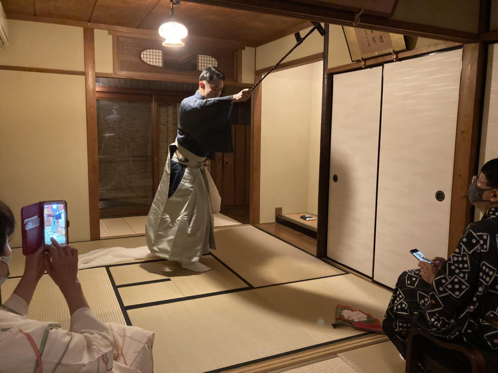 奈良 なら nara 三五夜 三五屋 さんごや sangoya 隠れ家 サロン 茶の湯 茶道 煎茶道 煎茶道体験 煎茶道教室 教室 和の稽古 お稽古 習い事 茶会 月釜 濃茶 各服点て 薄茶 上生菓子 干菓子 和菓子 ほっこり のんびり 奈良の秘密スポット JR奈良 奈良駅 旧奈良駅駅舎 駅前 駅近 徒歩2分 徒歩圏内 古民家 古民家リノベーション 改装 和室 大正レトロ レトロモダン 料亭 茶室 にじり口 小間 広間 座敷 茶事 表千家茶道 表千家茶道教室 古典 奈良市三条町 伝統 茶道具 アフターコロナ 感染予防対策 ワクチン接種済 ワクチン接種証明 香会 雅楽 日本舞踊教室 日本舞踊 花柳流 花柳綱仁 個別レッスン 初心者歓迎 クリスタル 蓋置 水指 国領寿人 富本憲吉 鹿背山焼 更紗 古渡 長緒 仕覆 立礼席 椅子席 立礼卓 即中斎 扇面卓 即中斎好み 小間 源氏物語 葵の上 縁かいな 地歌 地唄 端唄 端歌 両国 隅田川 素踊り 和服 着物 袴 舞 踊り 舞扇 皐盧庵茶舗 桐壺 源氏物語 葵の上
