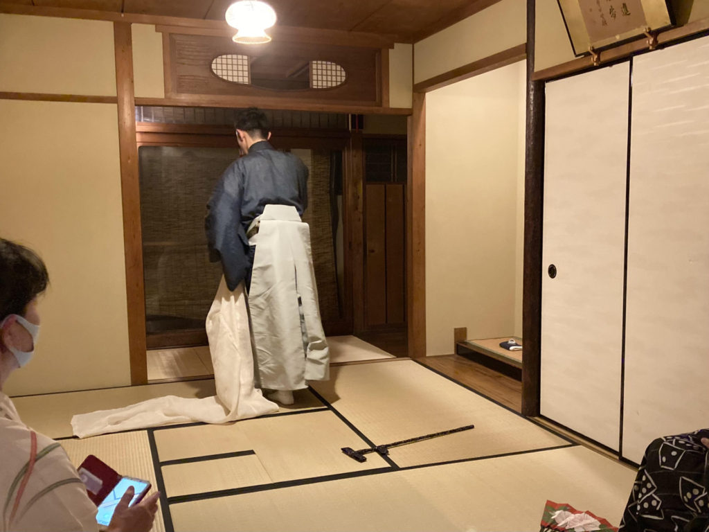奈良 なら nara 三五夜 三五屋 さんごや sangoya 隠れ家 サロン 茶の湯 茶道 煎茶道 煎茶道体験 煎茶道教室 教室 和の稽古 お稽古 習い事 茶会 月釜 濃茶 各服点て 薄茶 上生菓子 干菓子 和菓子 ほっこり のんびり 奈良の秘密スポット JR奈良 奈良駅 旧奈良駅駅舎 駅前 駅近 徒歩2分 徒歩圏内 古民家 古民家リノベーション 改装 和室 大正レトロ レトロモダン 料亭 茶室 にじり口 小間 広間 座敷 茶事 表千家茶道 表千家茶道教室 古典 奈良市三条町 伝統 茶道具 アフターコロナ 感染予防対策 ワクチン接種済 ワクチン接種証明 香会 雅楽 日本舞踊教室 日本舞踊 花柳流 花柳綱仁 個別レッスン 初心者歓迎 クリスタル 蓋置 水指 国領寿人 富本憲吉 鹿背山焼 更紗 古渡 長緒 仕覆 立礼席 椅子席 立礼卓 即中斎 扇面卓 即中斎好み 小間 源氏物語 葵の上 縁かいな 地歌 地唄 端唄 端歌 両国 隅田川 素踊り 和服 着物 袴 舞 踊り 舞扇 皐盧庵茶舗 桐壺 源氏物語 葵の上