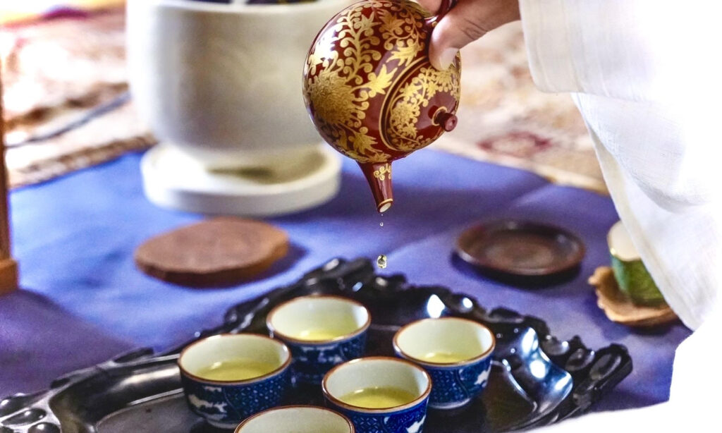奈良　なら　nara　三五夜　三五屋　さんごや　sangoya　隠れ家　サロン　茶の湯　茶道　煎茶道　煎茶道体験　煎茶道教室　教室　和の稽古　お稽古　習い事　茶会　月釜　濃茶　各服点て　薄茶　上生菓子　干菓子　和菓子　ほっこり　のんびり　奈良の秘密スポット　JR奈良　奈良駅　旧奈良駅駅舎　駅前　駅近　徒歩2分　徒歩圏内　古民家　古民家リノベーション　改装　和室　大正レトロ　レトロモダン　料亭　茶室　にじり口　小間　広間　座敷　茶事　表千家茶道　表千家茶道教室　古典　奈良市三条町　伝統　茶道具　初心者歓迎　イベント　
近鉄百貨店　kintetsu 近畿日本鉄道　近鉄電車　近鉄あべのハルカス本店　あべのハルカス　ハルカス　近鉄百貨店アプリ　kintetsuコミュSALON　煎茶　文人趣味　玉露　新茶　宇治茶　大和茶　日本茶サロン