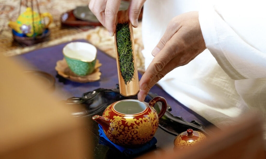奈良　なら　nara　三五夜　三五屋　さんごや　sangoya　隠れ家　サロン　茶の湯　茶道　煎茶道　煎茶道体験　煎茶道教室　教室　和の稽古　お稽古　習い事　茶会　月釜　濃茶　各服点て　薄茶　上生菓子　干菓子　和菓子　ほっこり　のんびり　奈良の秘密スポット　JR奈良　奈良駅　旧奈良駅駅舎　駅前　駅近　徒歩2分　徒歩圏内　古民家　古民家リノベーション　改装　和室　大正レトロ　レトロモダン　料亭　茶室　にじり口　小間　広間　座敷　茶事　表千家茶道　表千家茶道教室　古典　奈良市三条町　伝統　茶道具　初心者歓迎　イベント　
近鉄百貨店　kintetsu 近畿日本鉄道　近鉄電車　近鉄あべのハルカス本店　あべのハルカス　ハルカス　近鉄百貨店アプリ　kintetsuコミュSALON　煎茶　文人趣味　玉露　新茶　宇治茶　大和茶　日本茶サロン