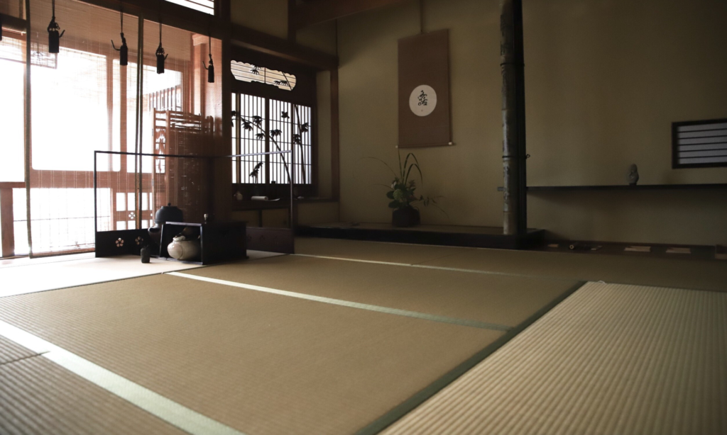 奈良 なら nara 文人趣味 白楽天 白居易 皐月 nara 三五夜 三五屋 さんごや 隠れ家 茶室 茶道 茶の湯 お茶 茶会 月釜 少人数制 事前予約 茶席 書院 座敷 古民家 日本建築 付書院 コロナ対策 小袋棚 表千家 即中斎 西京極 長福寺 比丘尼御所 書院の茶 武家茶 文房飾り 文房四宝 硯 紙 墨 筆 鑑賞石 古橋尚 濃茶 薄茶 畠春斎 続き薄 樫舎 粽 水仙粽 奈良銘菓 上生菓子 干菓子 大山蓮華 奈良茶 奈良古物 骨董 古美術 茶道具 買取り 高い JR奈良 駅前 近鉄奈良 徒歩圏内 徒歩2分 朝鮮風炉 初風炉 各服点 疫病退散 三網田 御簾