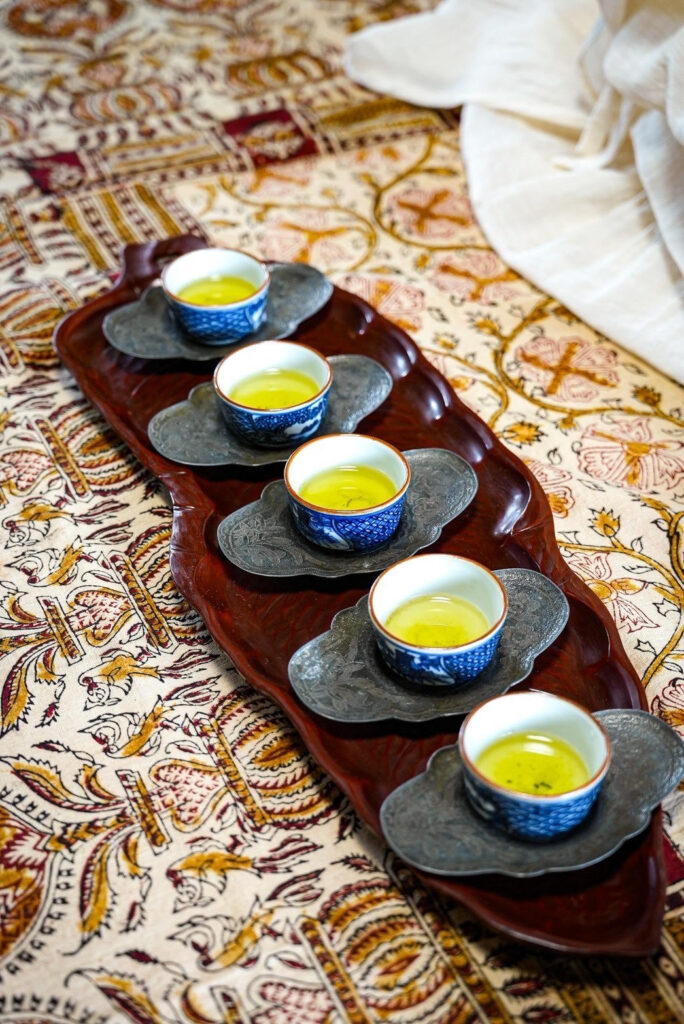 奈良　なら　nara　三五夜　三五屋　さんごや　sangoya　隠れ家　サロン　茶の湯　茶道　煎茶道　煎茶道体験　煎茶道教室　教室　和の稽古　お稽古　習い事　茶会　月釜　濃茶　各服点て　薄茶　上生菓子　干菓子　和菓子　ほっこり　のんびり　奈良の秘密スポット　JR奈良　奈良駅　旧奈良駅駅舎　駅前　駅近　徒歩2分　徒歩圏内　古民家　古民家リノベーション　改装　和室　大正レトロ　レトロモダン　料亭　茶室　にじり口　小間　広間　座敷　茶事　表千家茶道　表千家茶道教室　古典　奈良市三条町　伝統　茶道具　初心者歓迎　イベント　
近鉄百貨店　kintetsu 近畿日本鉄道　近鉄電車　近鉄あべのハルカス本店　あべのハルカス　ハルカス　近鉄百貨店アプリ　kintetsuコミュSALON　煎茶　文人趣味　玉露　新茶　宇治茶　大和茶　日本茶サロン