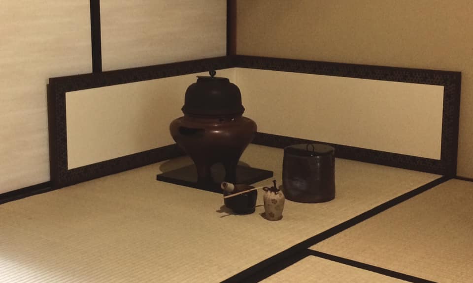 奈良　nara なら　三五夜　三五屋　さんごや　隠れ家　茶室　茶会　月釜　茶道　茶道教室　教室　表千家　表千家茶道教室　茶の湯　習い事　お稽古　いけばな　いけばな教室　生け花　華道教室　華道　山村御流　円照寺　花は野にあるように　日進月歩　西園寺公望　住友春翠　扁額　日月　水屋　水屋稽古　風炉　朝鮮風炉　畠春斎　釜師　高取焼　JR奈良駅前　駅前　近鉄奈良　徒歩圏内　徒歩2分　三網田　濃茶　薄茶　各服点　