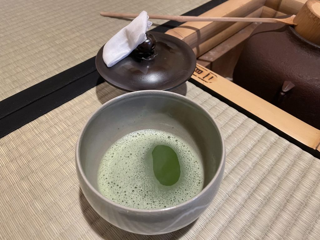 富士山 本阿弥光悦 棗濃茶 三木玉真 棗濃茶 袋棗 奈良 なら nara 三五夜 三五屋 さんごや sangoya 隠れ家 サロン 茶の湯 茶道 煎茶道 煎茶道体験 煎茶道教室 教室 和の稽古 お稽古 習い事 茶会 月釜 濃茶 各服点て 薄茶 上生菓子 干菓子 和菓子 ほっこり のんびり 奈良の秘密スポット JR奈良 奈良駅 旧奈良駅駅舎 駅前 駅近 徒歩2分 徒歩圏内 古民家 古民家リノベーション 改装 和室 大正レトロ レトロモダン 料亭 茶室 にじり口 小間 広間 座敷 茶事 表千家茶道 表千家茶道教室 古典 奈良市三条町 伝統 茶道具 アフターコロナ 感染予防対策 ワクチン接種済 ワクチン接種証明 炉 名残 師走 奈良の冬 濃茶 侘び寂び 侘茶 わび 奈良の旅 珠光茶会2022中止 珠光茶会2022 如月 奈良観光 冬の奈良 趣向 設え 少人数 個室 予約制 加茂自然農園 恭仁の昔 有機栽培抹茶 自然農法 有機抹茶 辻喜 宇治茶 内閣総理大臣賞 高級抹茶 アサヒ お水取り 東大寺修二会 竹 松明 炉縁 上野道善 煤竹 茶杓 梵字 若狭井
