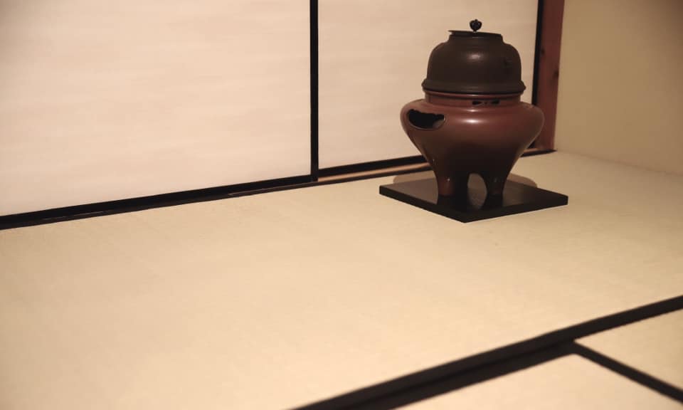 奈良　なら　nara 奈良県　奈良市　三五夜　さんごや　三五屋　茶道　茶の湯　茶道教室　表千家　茶室　にじり口　月釜　茶会　少人数　小寄せ　完全予約制　個室　風炉　炉　炭　炭点前　朝鮮風炉　土風炉　灰　灰型　灰作り　遠山　鱗灰　堂後茶道教室　畠春斎　畠春斉　高岡　釜師　釜　濃茶　続き薄　茶道具　茶道具店　茶道具販売　茶道具買取り　古美術店　古美術販売　古美術買取り　高値買取　乳鉢　鱗灰　JR奈良　近鉄奈良　徒歩2分　徒歩圏内　隠れ家　三網田