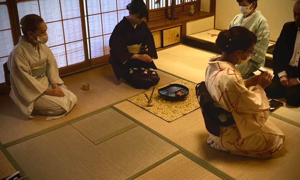 奈良　なら　nara　三五夜　三五屋　さんごや　sangoya　隠れ家　サロン　茶の湯　茶道　煎茶道　煎茶道体験　煎茶道教室　教室　和の稽古　お稽古　習い事　茶会　月釜　濃茶　各服点て　薄茶　上生菓子　干菓子　和菓子　ほっこり　のんびり　奈良の秘密スポット　JR奈良　奈良駅　旧奈良駅駅舎　駅前　駅近　徒歩2分　徒歩圏内　古民家　古民家リノベーション　改装　和室　大正レトロ　レトロモダン　料亭　茶室　にじり口　小間　広間　座敷　茶事　表千家茶道　表千家茶道教室　切古典　奈良市三条町　伝統　茶道具　木槿　むくげ　ムクゲ　宗旦木槿　アフターコロナ　感染予防対策　ワクチン接種済　ワクチン接種証明　泉山御流　香道　お香　組香　香　香会　沈香　名香六十一種　蘭奢待　東大寺　奈良　聖徳太子　松尾瑶香　泉涌寺　御寺　皇室菩提寺　聞香　香を聞く　