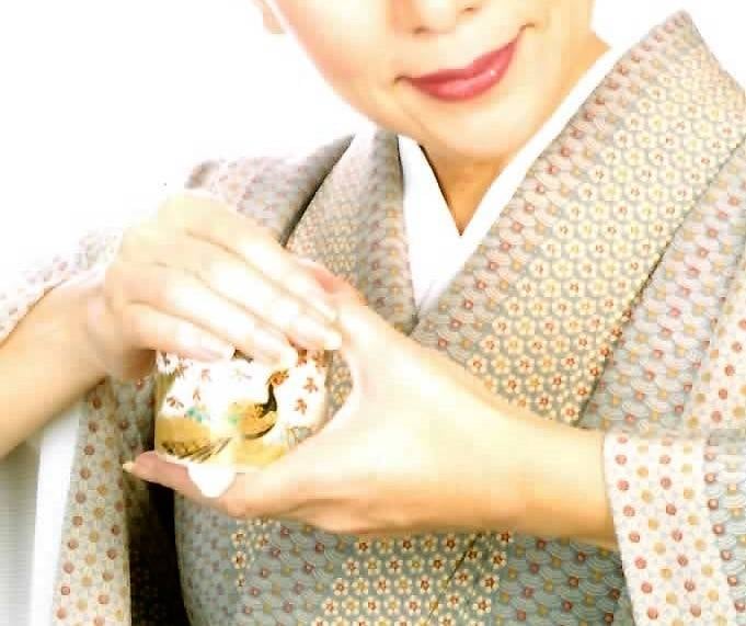 奈良　なら　nara　三五夜　三五屋　さんごや　sangoya　隠れ家　サロン　茶の湯　茶道　煎茶道　煎茶道体験　煎茶道教室　教室　和の稽古　お稽古　習い事　茶会　月釜　濃茶　各服点て　薄茶　上生菓子　干菓子　和菓子　ほっこり　のんびり　奈良の秘密スポット　JR奈良　奈良駅　旧奈良駅駅舎　駅前　駅近　徒歩2分　徒歩圏内　古民家　古民家リノベーション　改装　和室　大正レトロ　レトロモダン　料亭　茶室　にじり口　小間　広間　座敷　茶事　表千家茶道　表千家茶道教室　切古典　奈良市三条町　伝統　茶道具　　　アフターコロナ　感染予防対策　ワクチン接種済　ワクチン接種証明　泉山御流　香道　お香　組香　香　香会　沈香　名香六十一種　蘭奢待　東大寺　奈良　聖徳太子　松尾瑤香　泉涌寺　御寺　皇室菩提寺　聞香　香を聞く　名月香　秋恋香