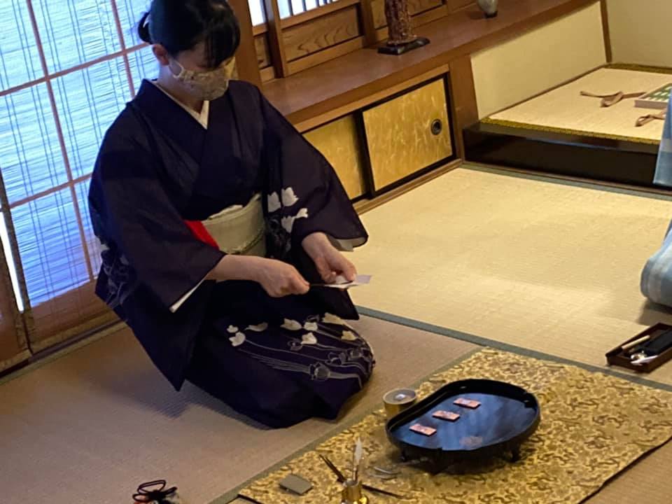 奈良　なら　nara　三五夜　三五屋　さんごや　sangoya　隠れ家　サロン　茶の湯　茶道　煎茶道　煎茶道体験　煎茶道教室　教室　和の稽古　お稽古　習い事　茶会　月釜　濃茶　各服点て　薄茶　上生菓子　干菓子　和菓子　ほっこり　のんびり　奈良の秘密スポット　JR奈良　奈良駅　旧奈良駅駅舎　駅前　駅近　徒歩2分　徒歩圏内　古民家　古民家リノベーション　改装　和室　大正レトロ　レトロモダン　料亭　茶室　にじり口　小間　広間　座敷　茶事　表千家茶道　表千家茶道教室　切古典　奈良市三条町　伝統　茶道具　　　アフターコロナ　感染予防対策　ワクチン接種済　ワクチン接種証明　泉山御流　香道　お香　組香　香　香会　沈香　名香六十一種　蘭奢待　東大寺　奈良　聖徳太子　松尾瑤香　泉涌寺　御寺　皇室菩提寺　聞香　香を聞く　名月香　秋恋香