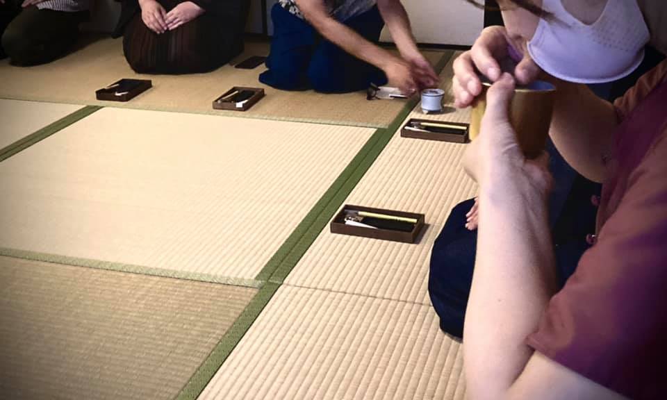 奈良　なら　nara　三五夜　三五屋　さんごや　sangoya　隠れ家　サロン　茶の湯　茶道　煎茶道　煎茶道体験　煎茶道教室　教室　和の稽古　お稽古　習い事　茶会　月釜　濃茶　各服点て　薄茶　上生菓子　干菓子　和菓子　ほっこり　のんびり　奈良の秘密スポット　JR奈良　奈良駅　旧奈良駅駅舎　駅前　駅近　徒歩2分　徒歩圏内　古民家　古民家リノベーション　改装　和室　大正レトロ　レトロモダン　料亭　茶室　にじり口　小間　広間　座敷　茶事　表千家茶道　表千家茶道教室　切古典　奈良市三条町　伝統　茶道具　　　アフターコロナ　感染予防対策　ワクチン接種済　ワクチン接種証明　泉山御流　香道　お香　組香　香　香会　沈香　名香六十一種　蘭奢待　東大寺　奈良　聖徳太子　松尾瑤香　泉涌寺　御寺　皇室菩提寺　聞香　香を聞く　名月香　秋恋香